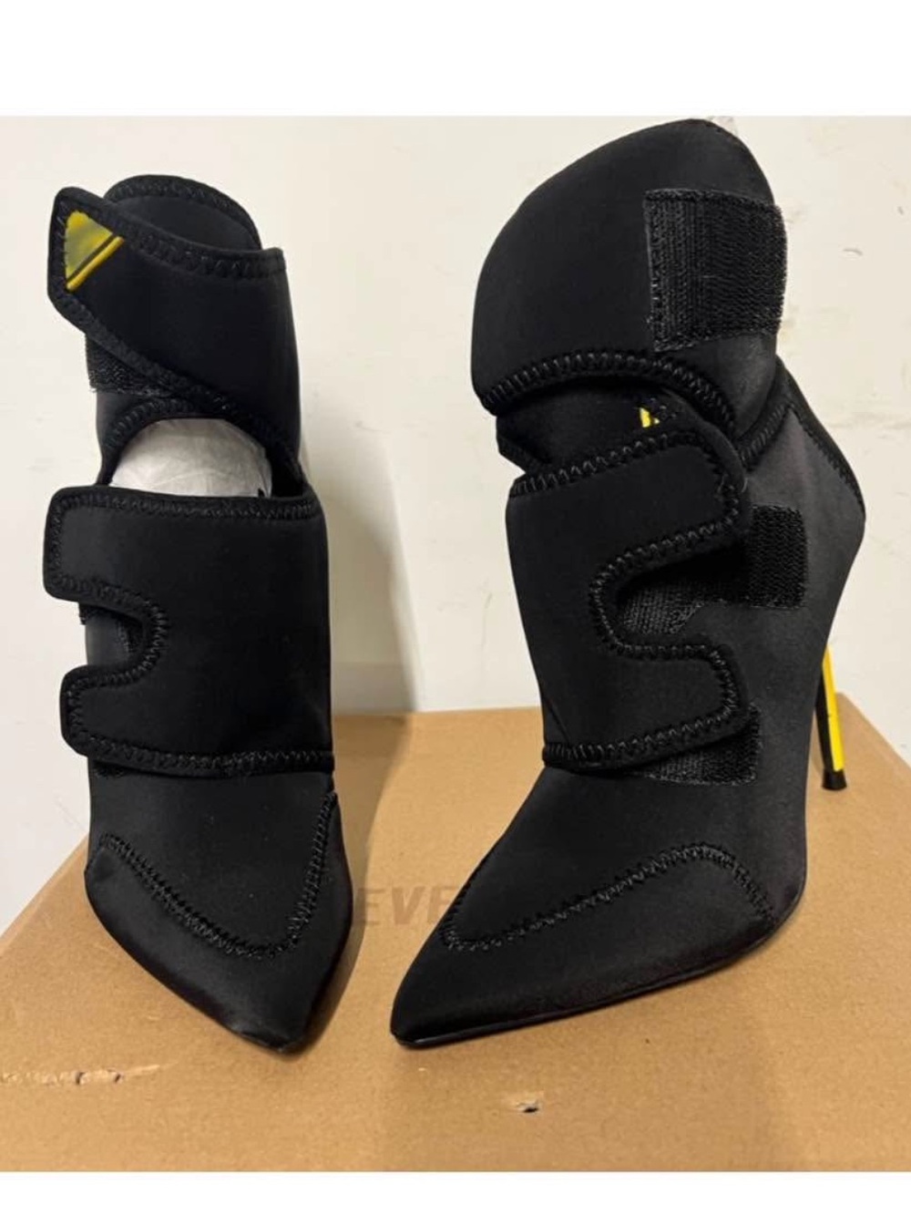 Steve Madden Fasten Booties